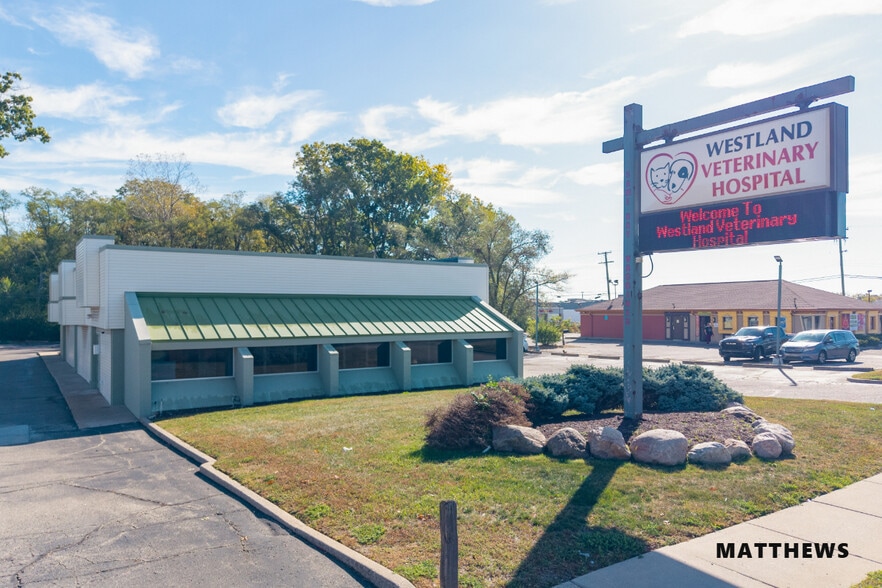 Mission Pet Health | NNN | 8.2% Cap portfolio of 3 properties for sale on LoopNet.ca - Building Photo - Image 3 of 4