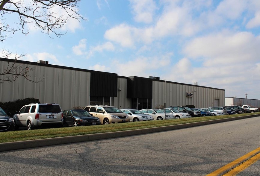 6245 Creek Rd, Blue Ash, OH for lease - Primary Photo - Image 1 of 6