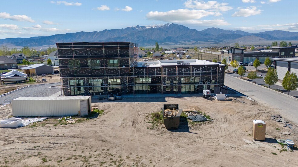 1318 E Eagle Mountain Blvd, Eagle Mountain, UT à vendre - Photo du bâtiment - Image 2 de 10