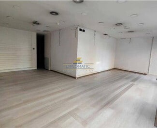 Plus de détails pour Multi-résidentiel à vendre