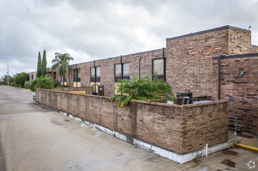 925 Highway 332, Lake Jackson, TX à vendre - Photo du bâtiment - Image 3 de 22