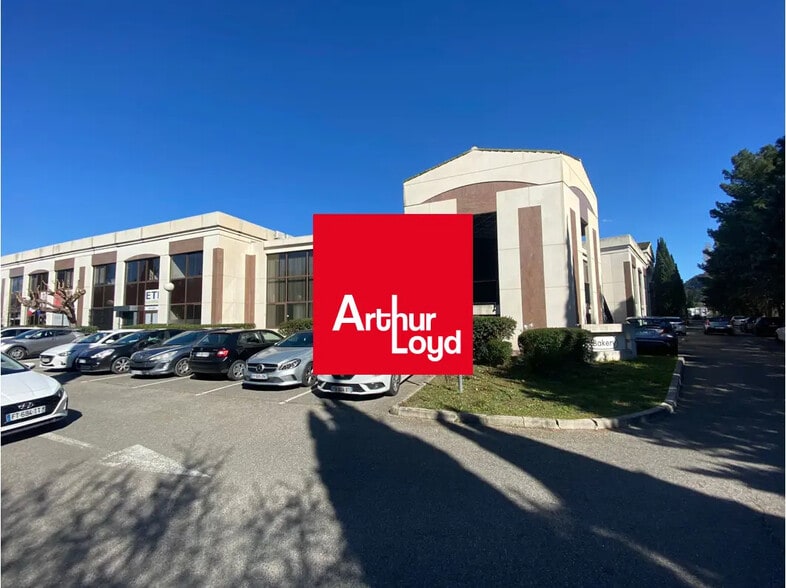 30 Avenue Du Chateau De Jouques, Gémenos for lease - Primary Photo - Image 1 of 6