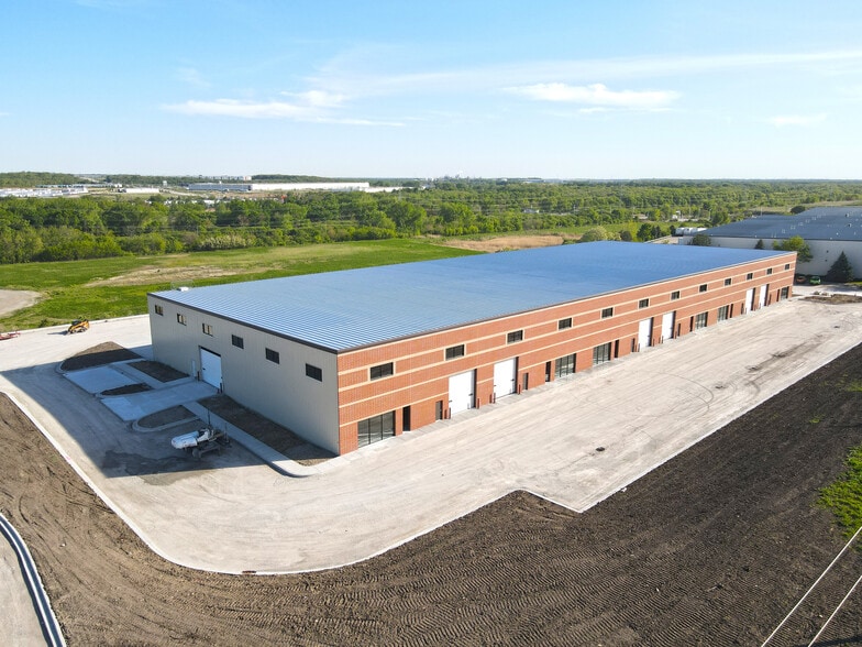 3300-3310 Mound Rd, Joliet, IL for lease - Building Photo - Image 3 of 14