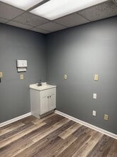 1116-1118 Professional Dr, Williamsburg, VA for lease Interior Photo- Image 2 of 6