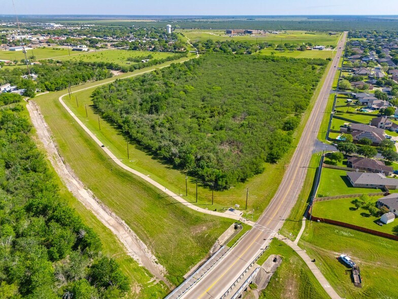 Ben Jordan 32, Victoria, TX à vendre - Photo du bâtiment - Image 2 de 11