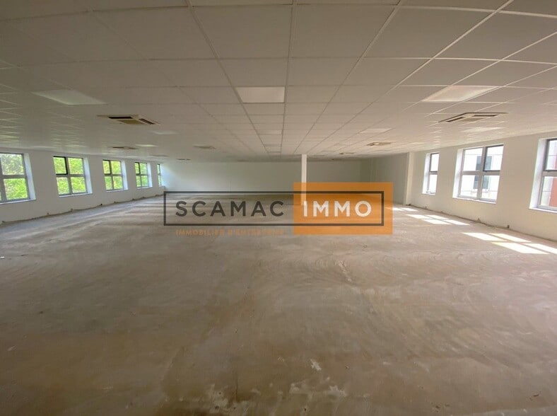 Industrial in Saint-Thibault-des-Vignes for lease - Building Photo - Image 3 of 21