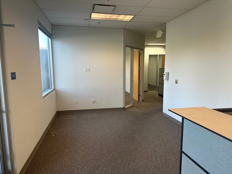 2526 Qume Dr, San Jose, CA à vendre - Photo du bâtiment - Image 3 de 11