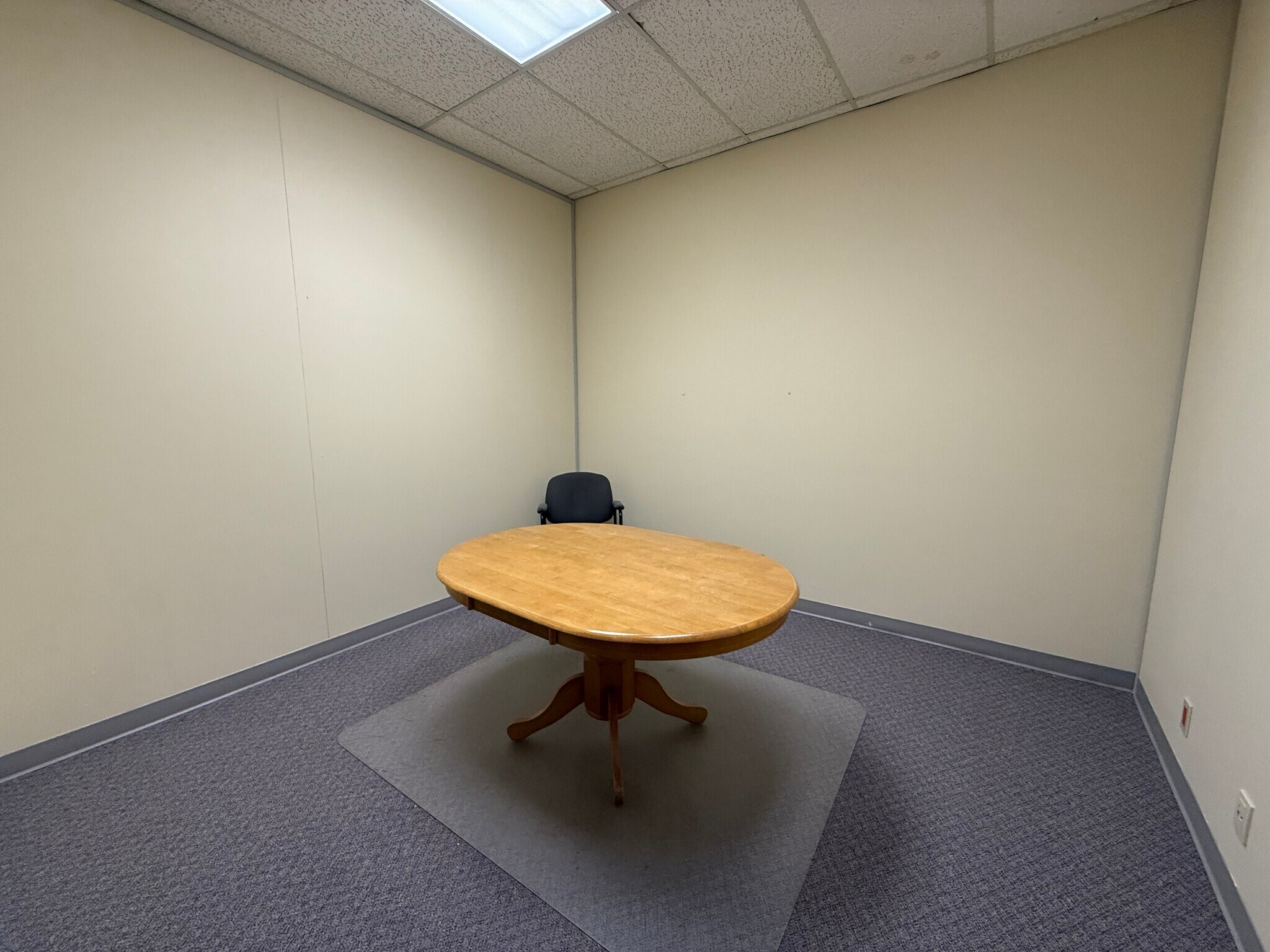 4730A 50 St, Red Deer, AB à louer Photo intérieure- Image 1 de 17