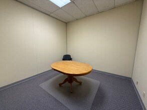 4730A 50 St, Red Deer, AB à louer Photo intérieure- Image 1 de 17