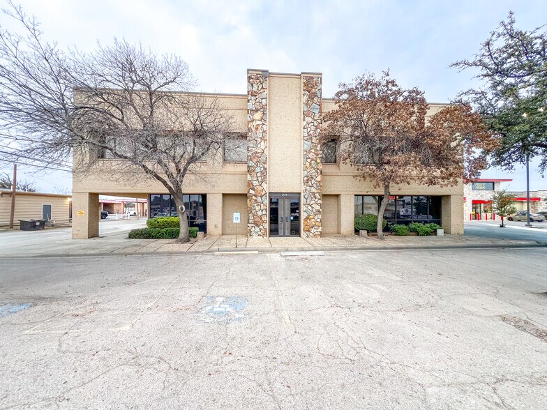 2408 N Big Spring St, Midland, TX à vendre - Photo du bâtiment - Image 2 de 23