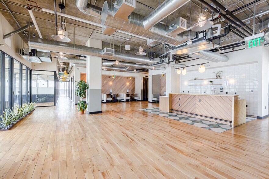 925 N La Brea Ave, Los Angeles, CA à louer - Photo du bâtiment - Image 3 de 18