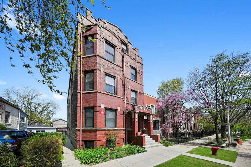 2332 W Charleston St, Chicago, IL for sale - Building Photo - Image 1 of 16