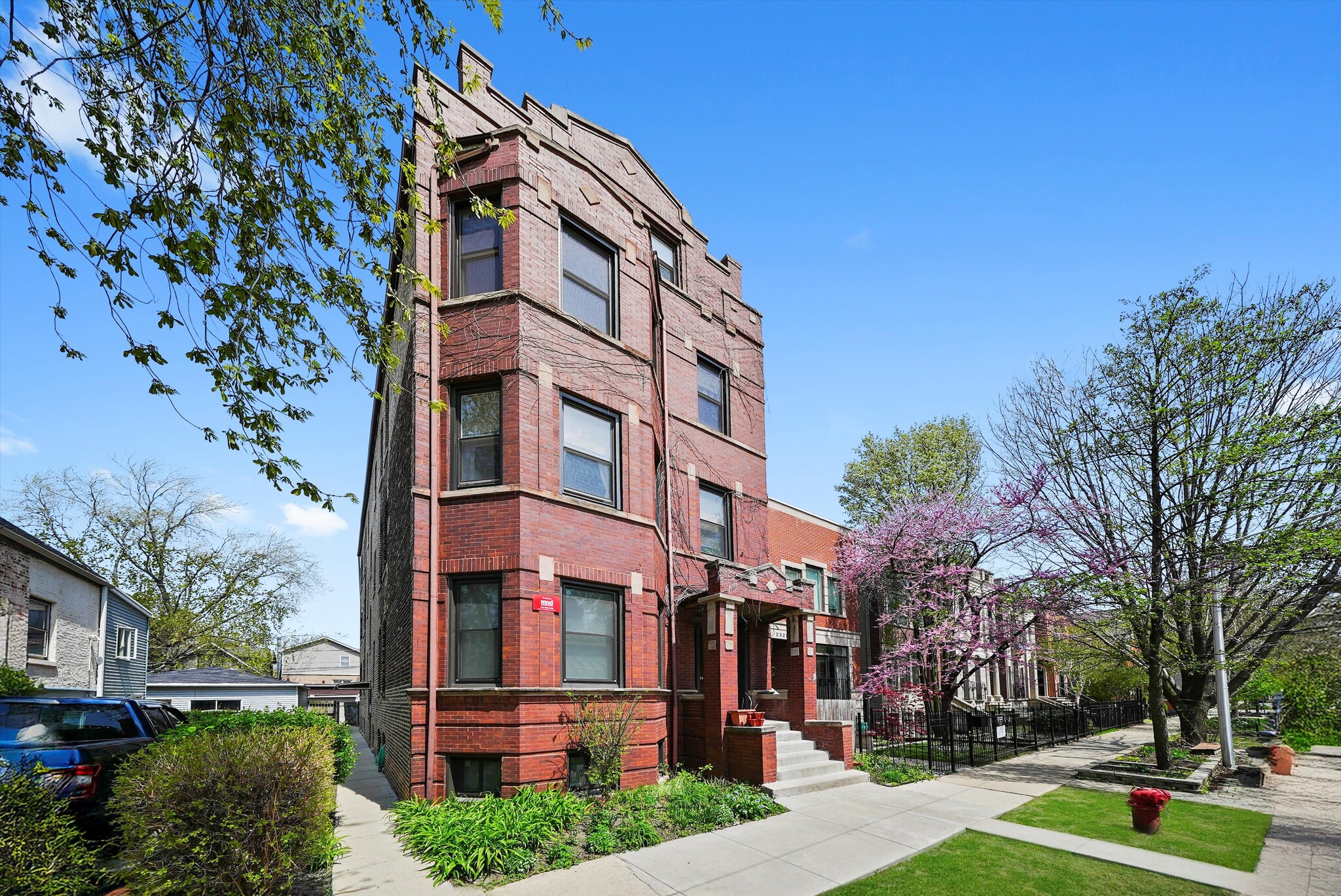 2332 W Charleston St, Chicago, IL for sale Building Photo- Image 1 of 17