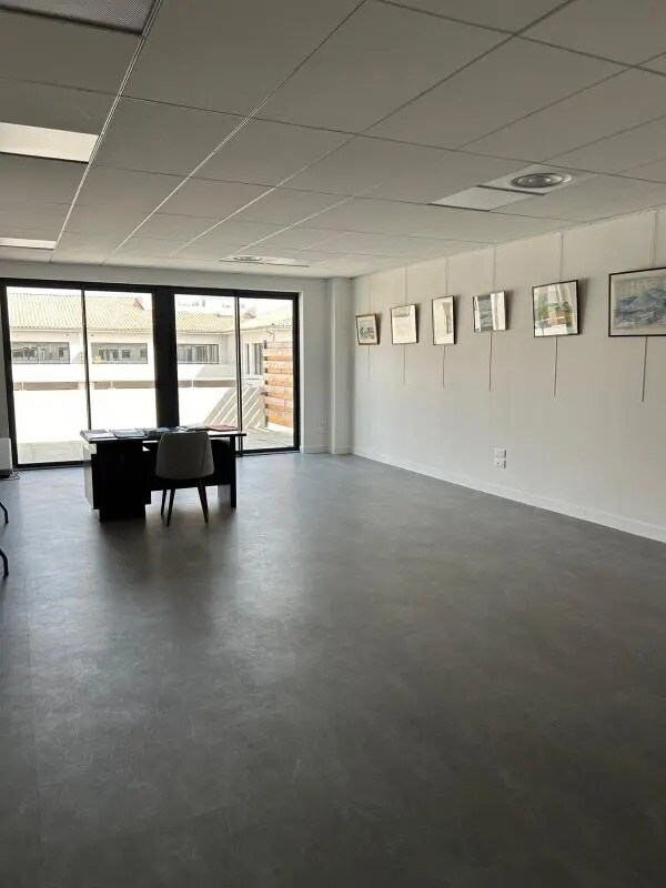 Office in Aubagne for lease Interior Photo- Image 1 of 6
