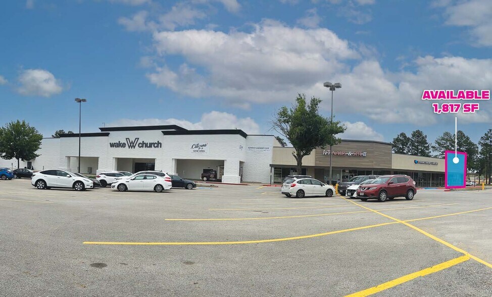 3830-3836 W Davis St, Conroe, TX for lease - Building Photo - Image 2 of 4