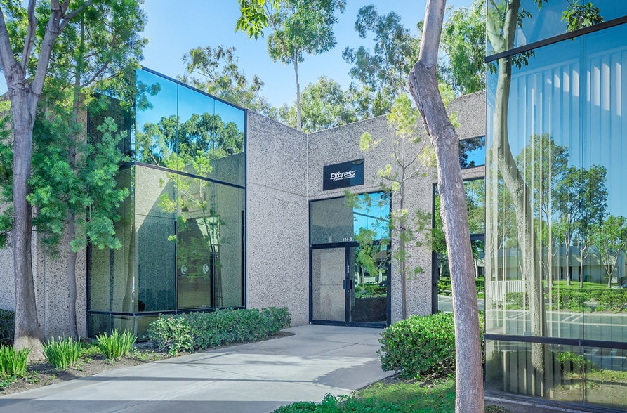 23181 Verdugo Dr, Laguna Hills, CA for lease - Building Photo - Image 2 of 10