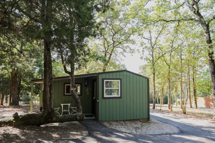 6159 Crestview Dr, Athens, TX à vendre - Photo du bâtiment - Image 2 de 37