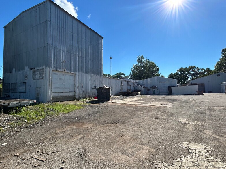 2401 Schumacher Dr, Mishawaka, IN for sale - Building Photo - Image 2 of 11