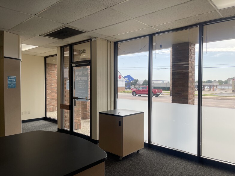 2520 W 41st St, Sioux Falls, SD for lease - Interior Photo - Image 3 of 8