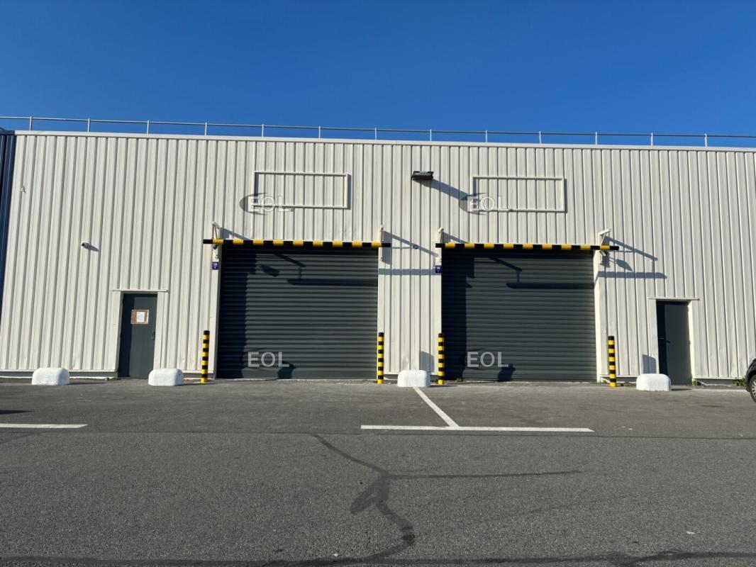 Industrial in Orly for lease Building Photo- Image 1 of 3