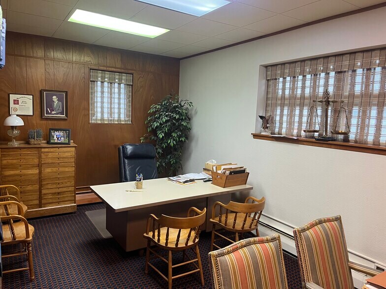400 S Front St, Saint Peter, MN for lease - Interior Photo - Image 2 of 9