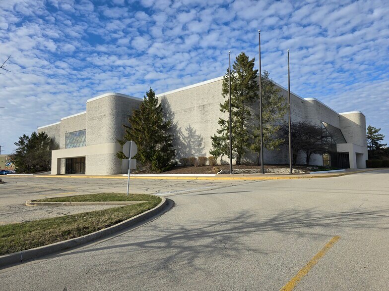 3340 Mall Loop Dr, Joliet, IL à vendre - Photo du bâtiment - Image 2 de 49