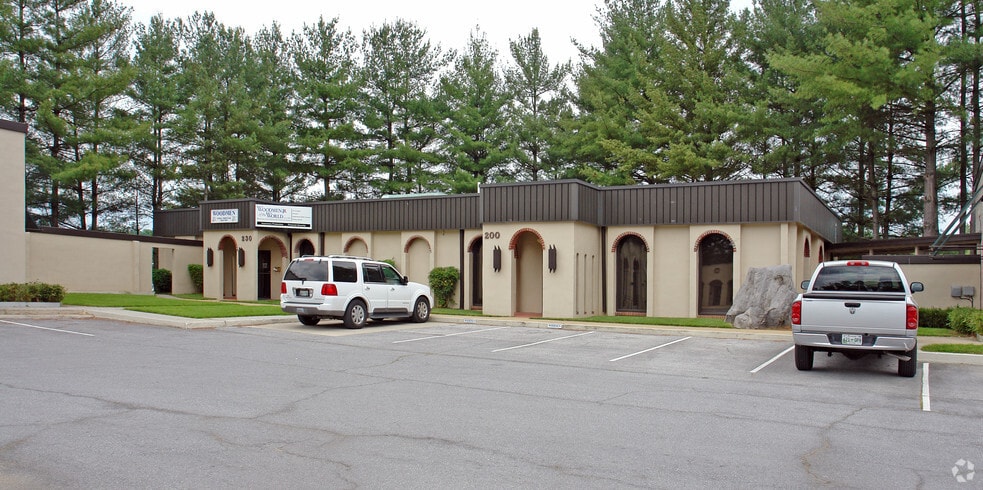 1241 Volunteer Pky, Bristol, TN for sale - Primary Photo - Image 1 of 2