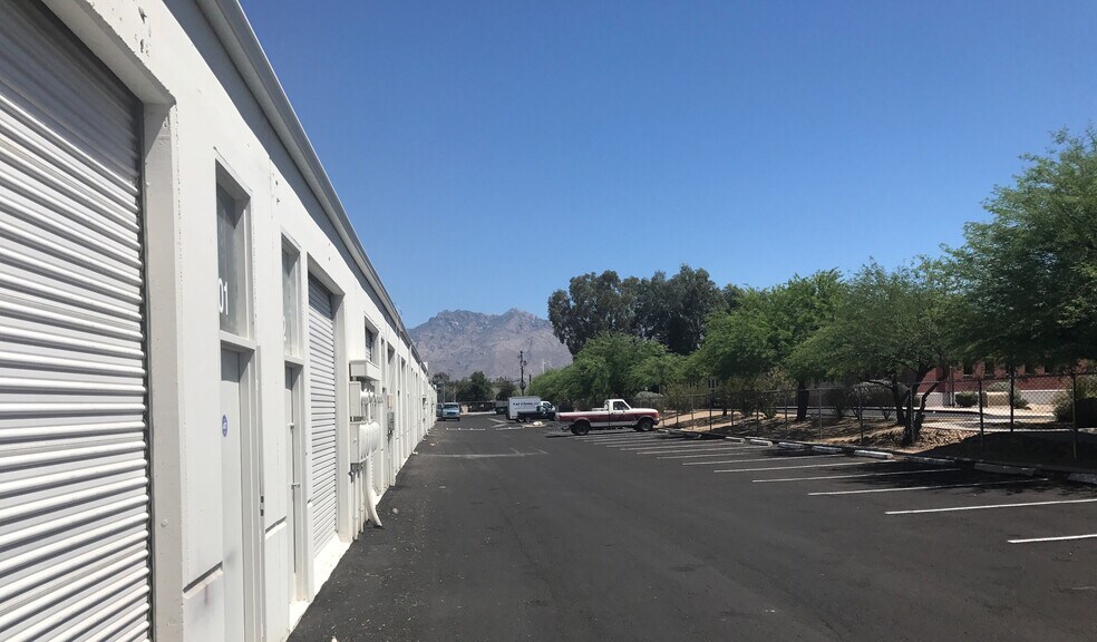 2100 N Wilmot Rd, Tucson, AZ à louer - Photo du bâtiment - Image 3 de 12