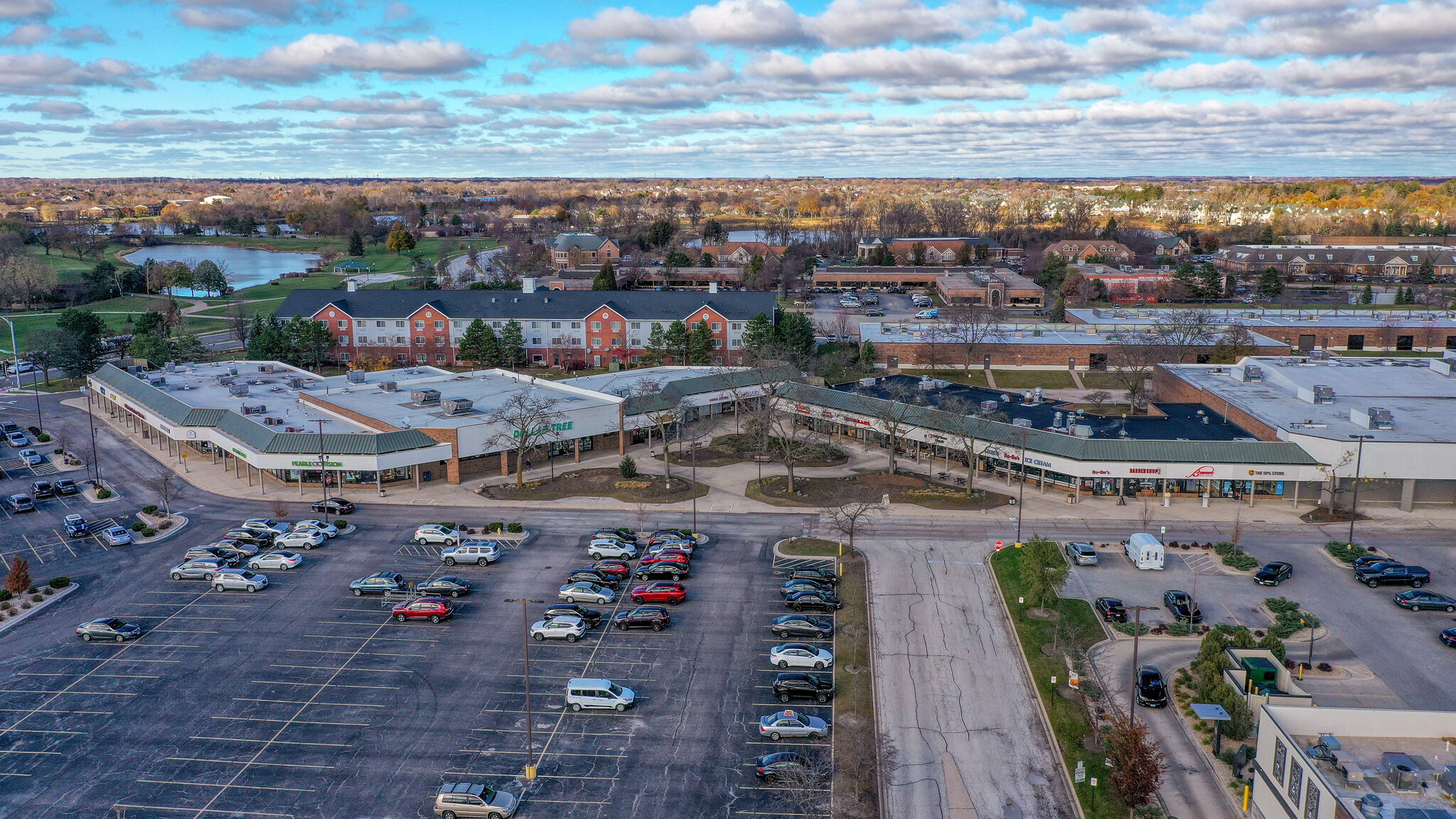 220-290 Hawthorn Rd, Vernon Hills, IL for lease Building Photo- Image 1 of 8