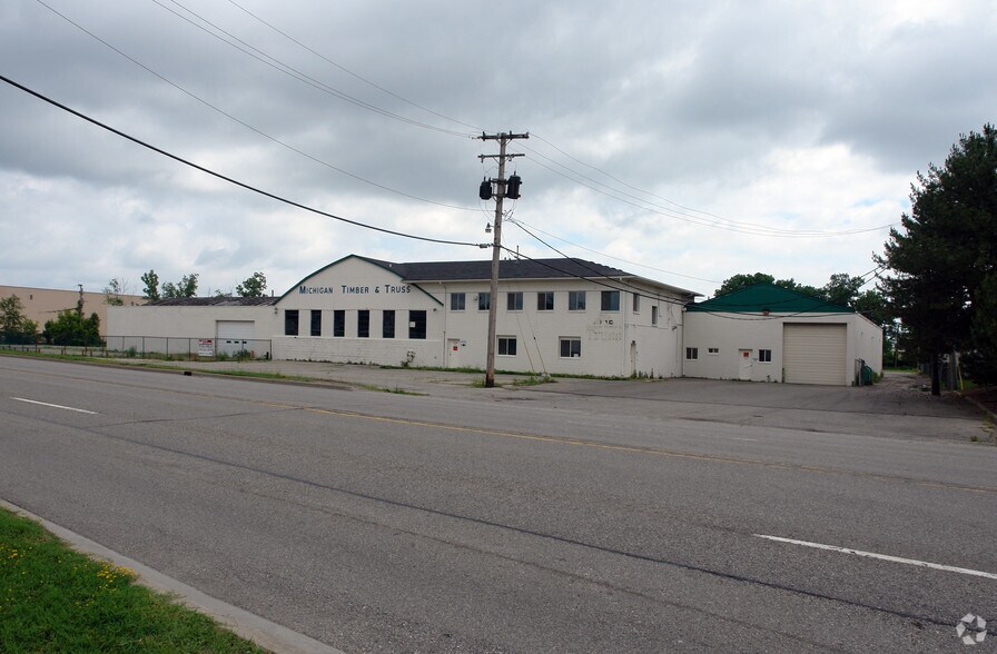 1258 Rochester Rd, Troy, MI à louer - Photo du bâtiment - Image 3 de 8