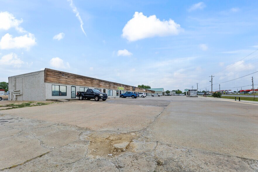 800-804 S 9th St, Broken Arrow, OK à louer - Photo du bâtiment - Image 2 de 11