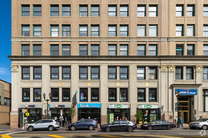 35 Journal Sq, Jersey City, NJ à louer - Photo du bâtiment - Image 3 de 8