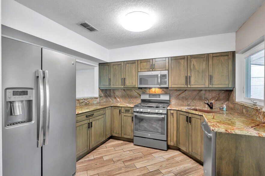 125 5th Ave N, Safety Harbor, FL à louer - Photo du bâtiment - Image 3 de 24