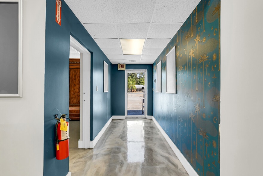 1313 Rogers St, Savannah, GA for sale - Interior Photo - Image 2 of 29