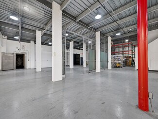 Plus de détails pour 3501 W Garry Ave, Santa Ana, CA - Industriel à louer