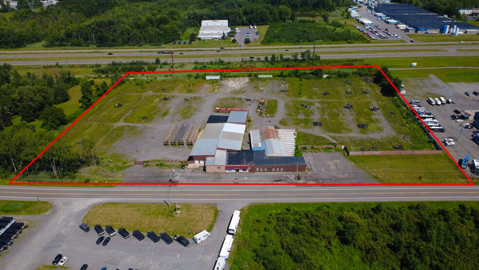 8574 Brewerton Rd, Cicero, NY à louer - Photo du bâtiment - Image 2 de 18