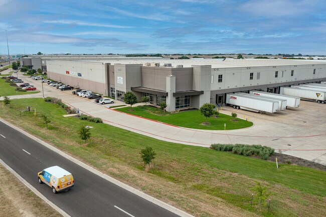 Plus de détails pour 5457 Sandshell Dr, Fort Worth, TX - Industriel à louer
