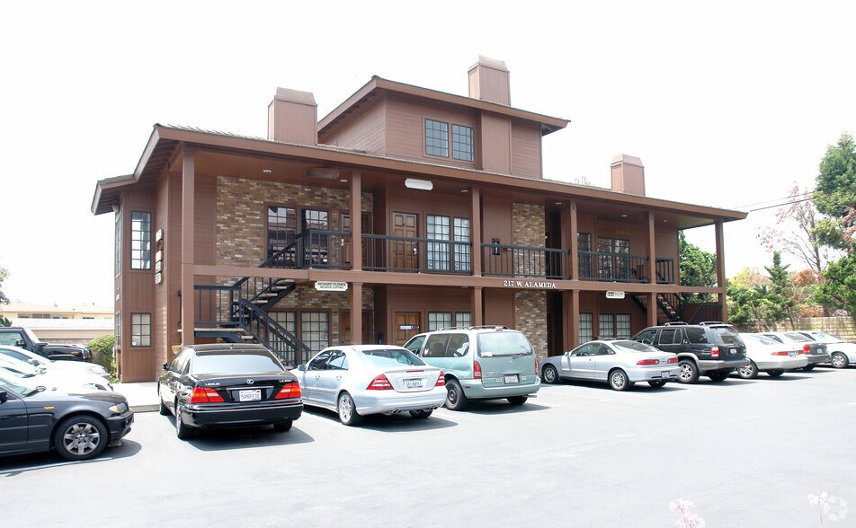 217 W Alameda Ave, Los Angeles, CA à louer - Photo du bâtiment - Image 2 de 4