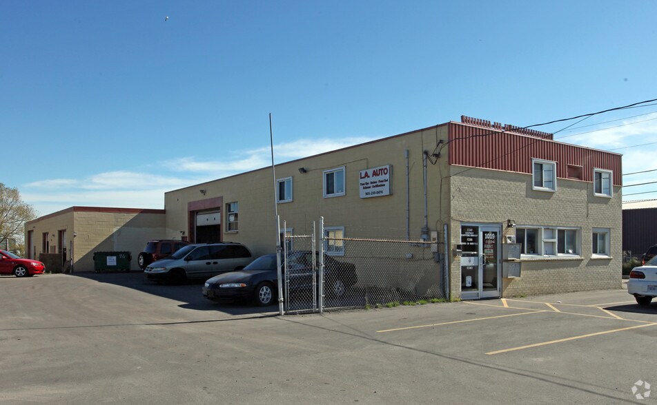 1019 Nelson St, Oshawa, ON à louer - Photo du bâtiment - Image 3 de 7