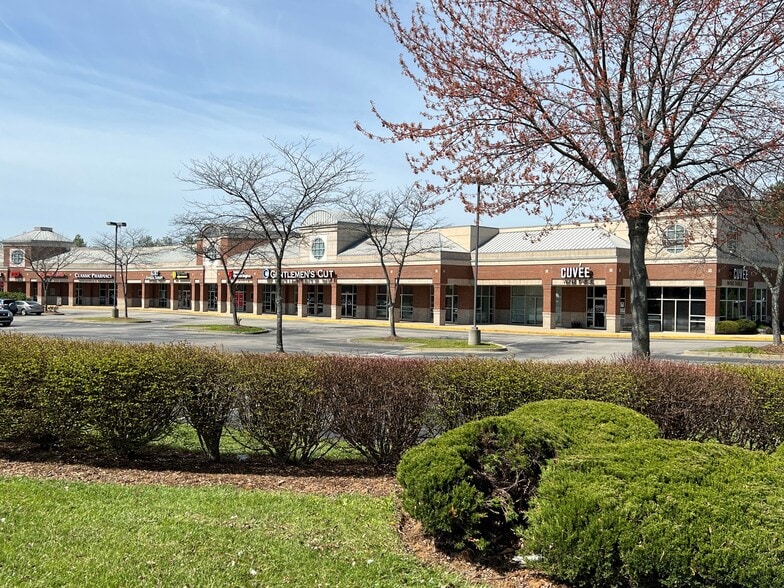 3600 Springhurst Blvd, Louisville, KY for lease - Building Photo - Image 1 of 3