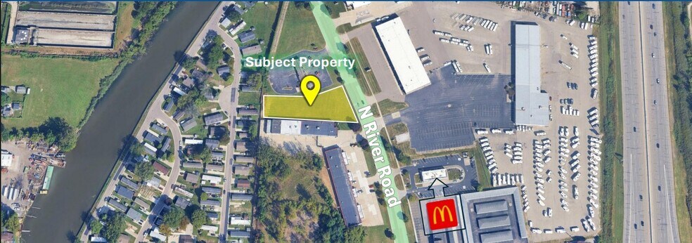 24550 River Road, Mount Clemens, MI à louer - Photo du bâtiment - Image 3 de 5