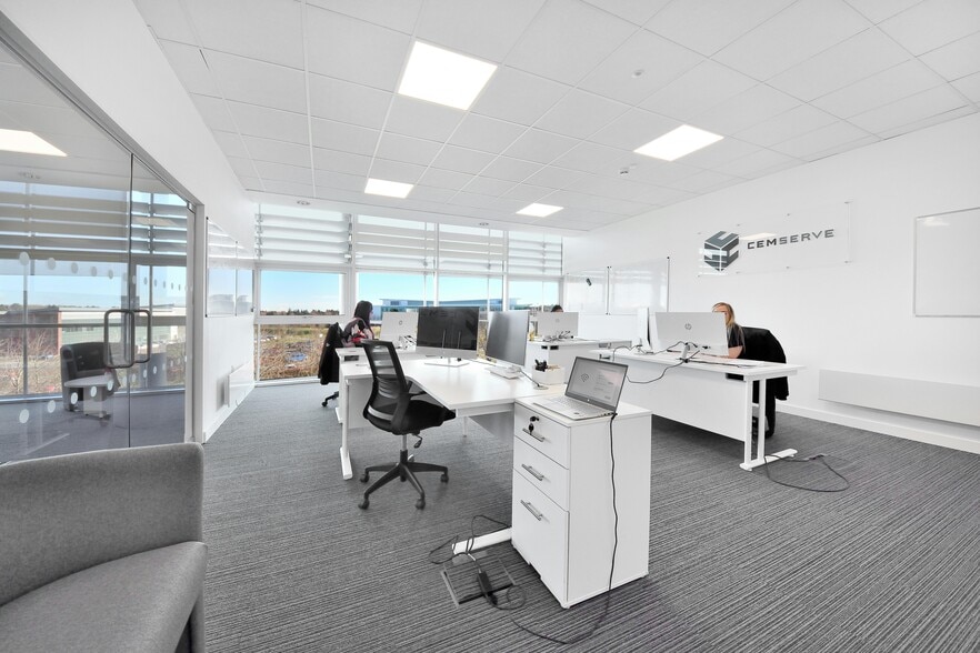 Rosebank, Livingston for lease - Interior Photo - Image 2 of 6