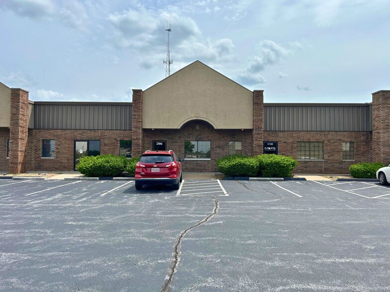 2102-2112 W Vista, Springfield, MO for lease - Building Photo - Image 2 of 12