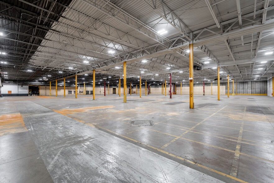 4505 Rue Hickmore, Montréal, QC for lease - Interior Photo - Image 2 of 5