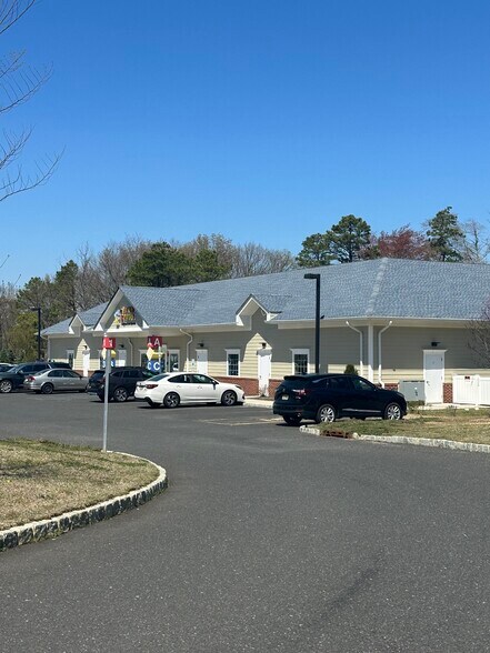 2601 Educational Ln, Manasquan, NJ à vendre - Photo du bâtiment - Image 2 de 4