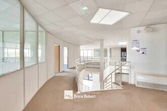 Flex in Miribel for lease Interior Photo- Image 2 of 2