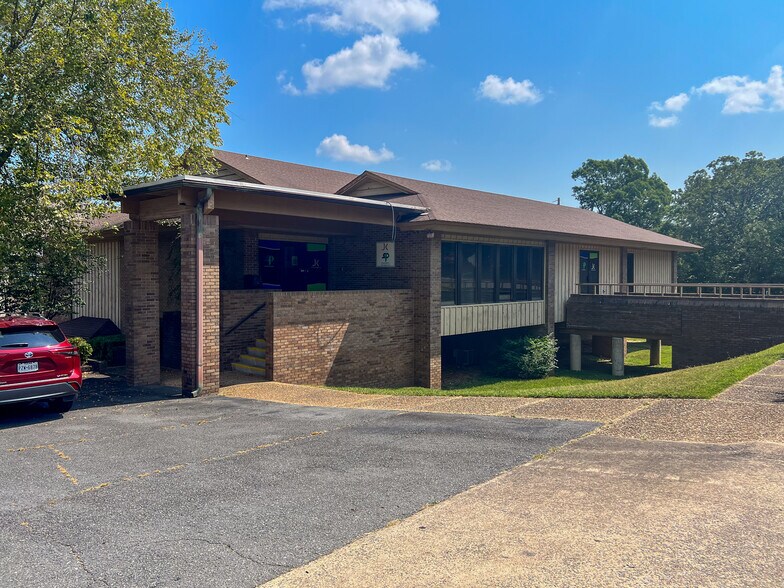 1924 Fendley Dr, North Little Rock, AR à vendre - Photo du bâtiment - Image 2 de 22