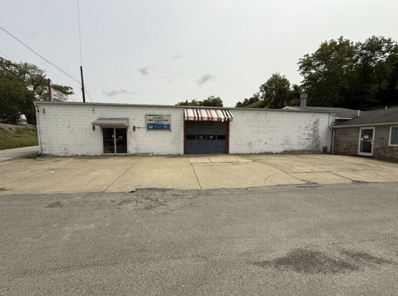 403 Charles St, Sistersville, WV à vendre - Photo du bâtiment - Image 1 de 7