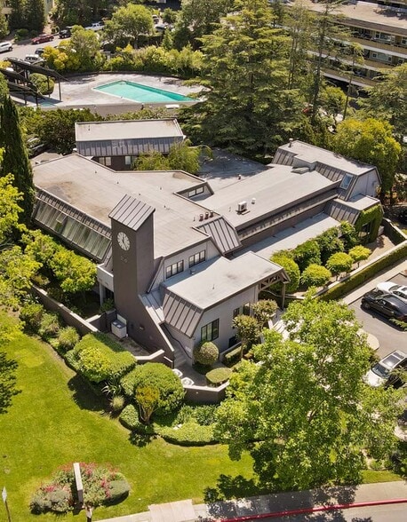 350 Bon Air Road & 599 Sir Francis Drake portfolio of 2 properties for sale on LoopNet.ca - Building Photo - Image 3 of 6