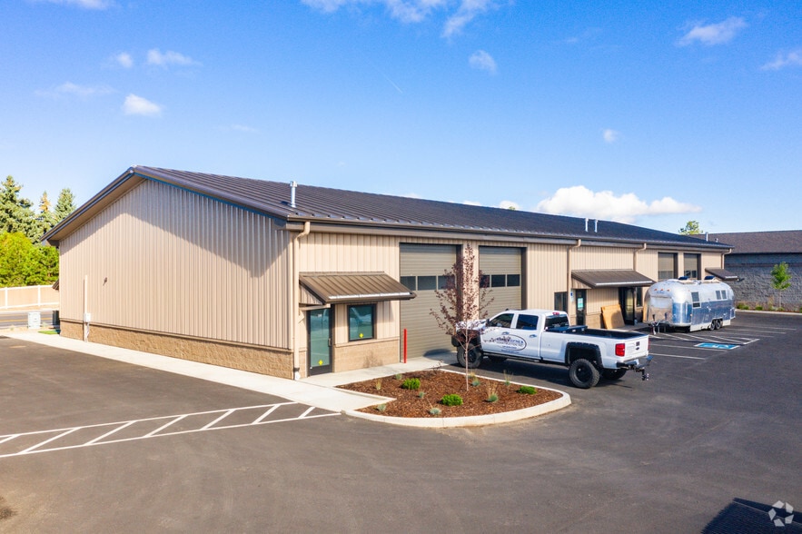 61438 American Ln, Bend, OR for lease - Primary Photo - Image 1 of 8